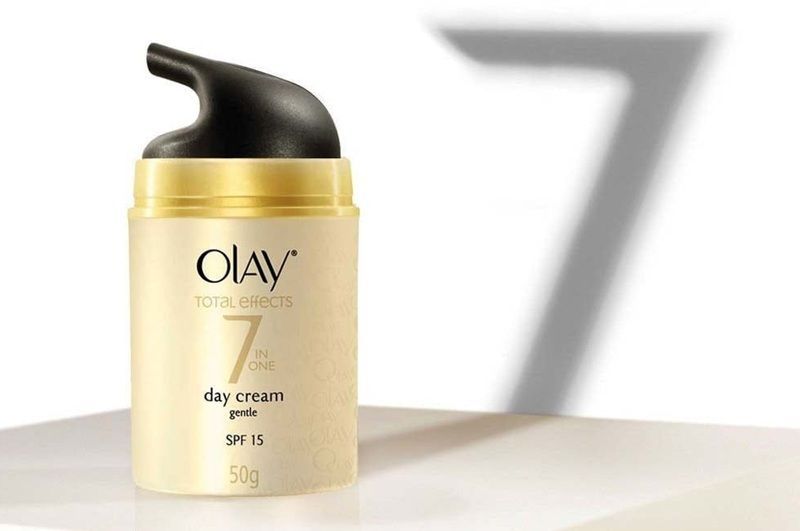 Kem dưỡng trắng da mặt cho da ngăm đen Olay Total Effects 7-in-1 Day Cream
