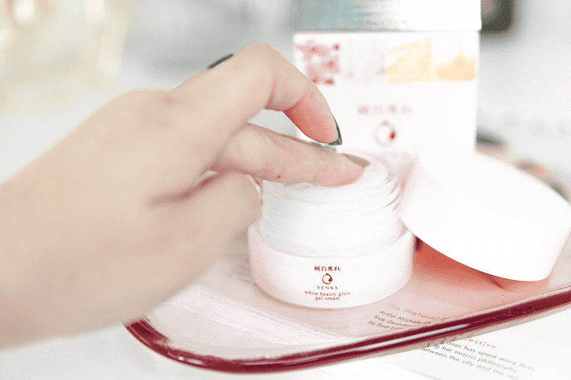 Senka đã giới thiệu kem dưỡng White Beauty Glow UV Cream, một sản phẩm đa năng tích hợp khả năng làm trắng da