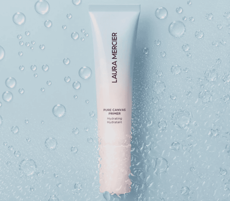 Trong số các kem lót dưỡng ẩm có mặt trên thị trường hiện nay, Pure Canvas Primer: Blurring được rất nhiều người ưa chuộng nhờ khả năng tạo lớp nền mịn màng