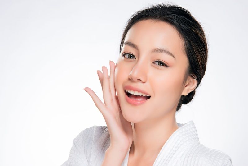 Hoàn toàn có thể không dùng mỹ phẩm mà da vẫn đẹp, bởi làn da vốn có cơ chế tự tái tạo nhờ quá trình thay mới tế bào diễn ra liên tục