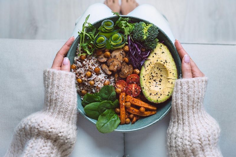 Các loại trái cây và rau củ giàu vitamin C có thể góp phần cải thiện tông da