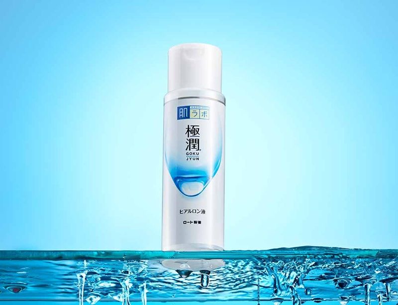 Dòng Gokujyun Lotion là nước hoa hồng nổi bật giúp cấp ẩm sâu, được đánh giá cao nhờ công thức không cồn, không hương liệu, phù hợp với cả làn da nhạy cảm