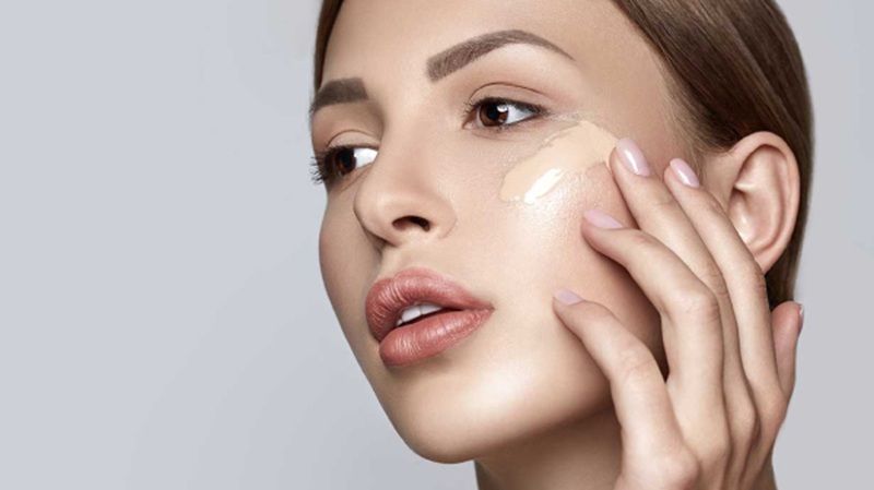 Áp dụng kỹ thuật dặm từng lớp mỏng, giúp tăng khả năng che phủ mà không làm mất đi độ tự nhiên của nền