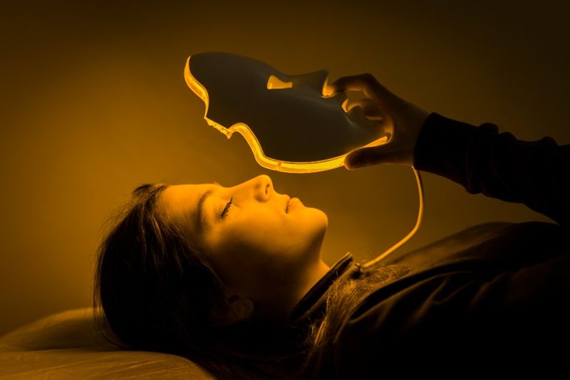 Khi ánh sáng LED chiếu lên da, các tia sáng đi sâu vào tế bào và kích thích ti thể, thúc đẩy quá trình tái tạo da