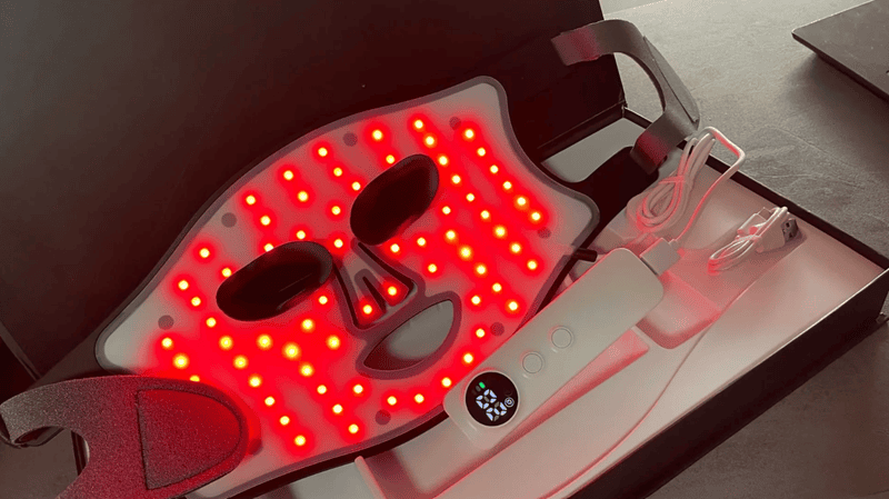 Ánh sáng đỏ (Red Light) là một trong những loại ánh sáng được ứng dụng phổ biến và hiệu quả nhất trong các thiết bị mặt nạ ánh sáng sinh học