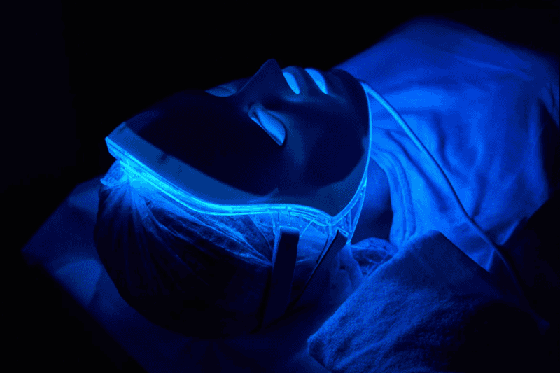 Ánh sáng xanh lam (Blue Light) là một trong những công nghệ được nghiên cứu và ứng dụng nhiều nhất trong việc điều trị mụn trứng cá