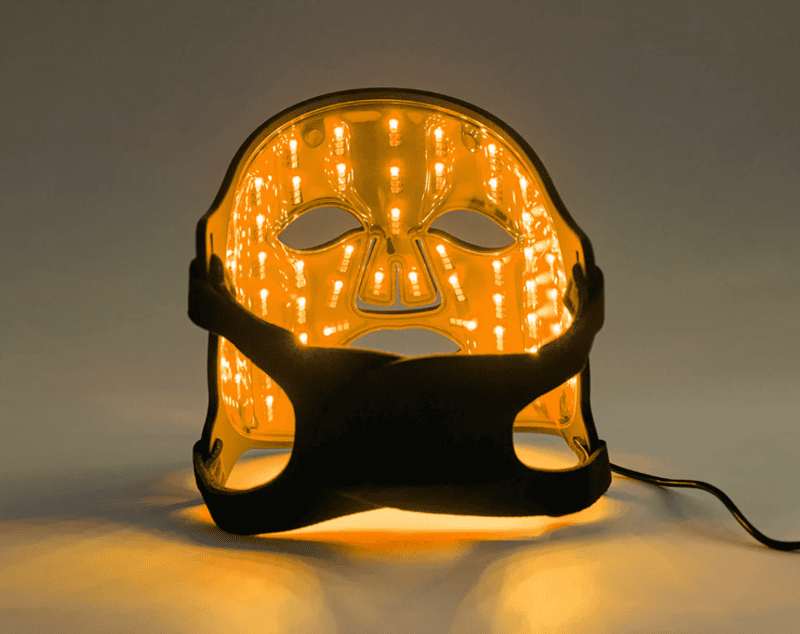 Ánh sáng vàng (Yellow Light) với bước sóng 570 - 590nm được đánh giá cao nhờ khả năng xoa dịu, phục hồi làn da nhạy cảm