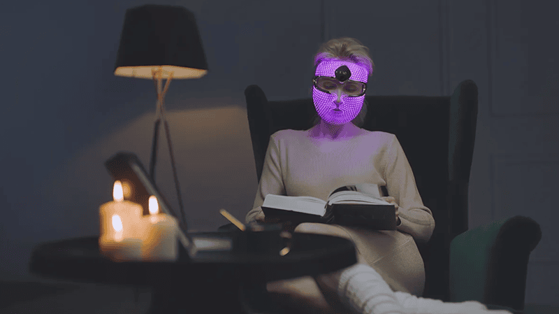 Ánh sáng tím (Purple Light) vừa có khả năng kháng khuẩn để cải thiện tình trạng mụn, vừa hỗ trợ tái tạo tế bào