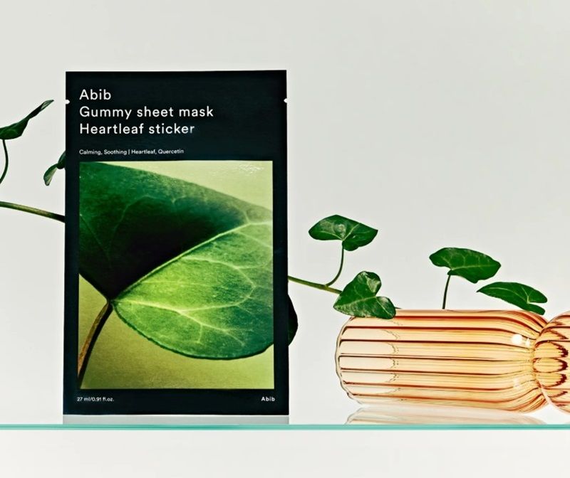 Abib Gummy Sheet Mask Heartleaf Sticker mang đến sự kết hợp độc đáo giữa chất liệu "Gummy" ôm sát da và chiết xuất diếp cá từ thiên nhiên để cải thiện tình trạng da mụn ẩn