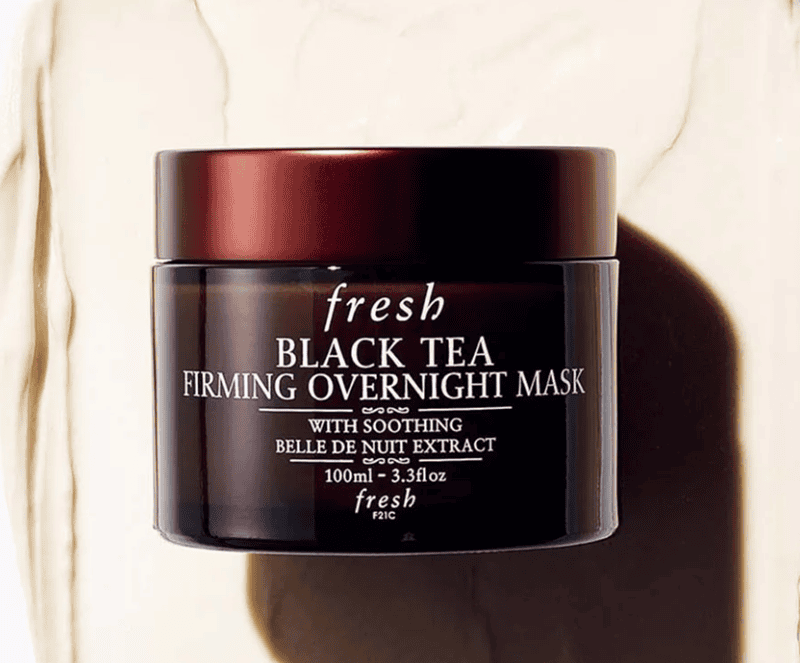 Là sản phẩm mặt nạ giảm nếp nhăn được nhiều người yêu thích, Fresh Black Tea Firming Overnight Mask được ví như một liệu pháp phục hồi làn da trong giấc ngủ