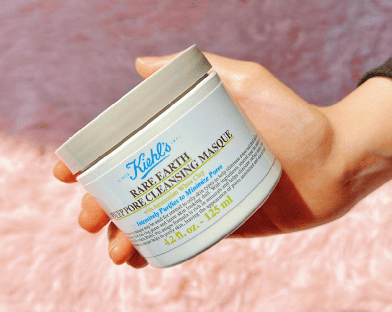 Khi nói về những dòng mặt nạ vừa làm sạch sâu vừa hỗ trợ cải thiện sắc tố da, Kiehl's Rare Earth Deep Pore Cleansing Masque luôn nằm trong danh sách được đánh giá cao