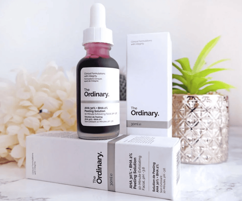 The Ordinary AHA 30% + BHA 2% Peeling Solution là phương án tẩy da chết hóa học tại nhà giúp cải thiện rõ rệt sắc tố da