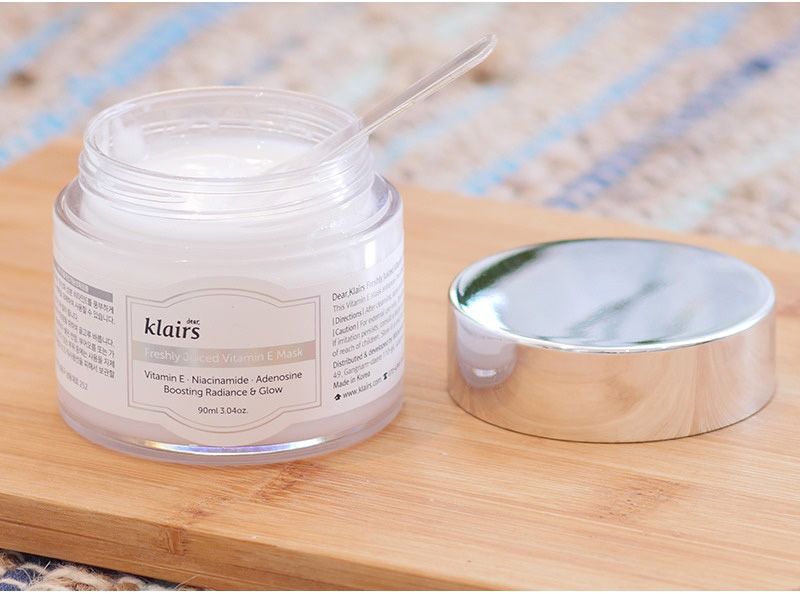 Với các thành phần và kết cấu đặc biệt, mặt nạ ngủ Klairs Freshly Juiced Vitamin E Mask mang lại nhiều công dụng vượt trội