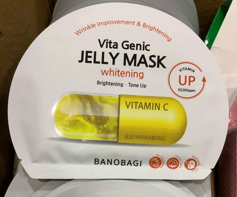BNBG Vita Genic Jelly Mask màu vàng thường được nhiều người nhắc đến bởi thiết kế đặc trưng và khả năng cấp dưỡng chất dồi dào cho da