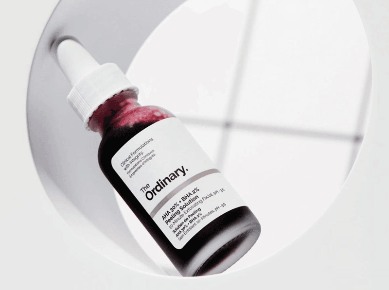 The Ordinary AHA 30% + BHA 2% Peeling Solution là một dạng mặt nạ peel da hóa học tại nhà