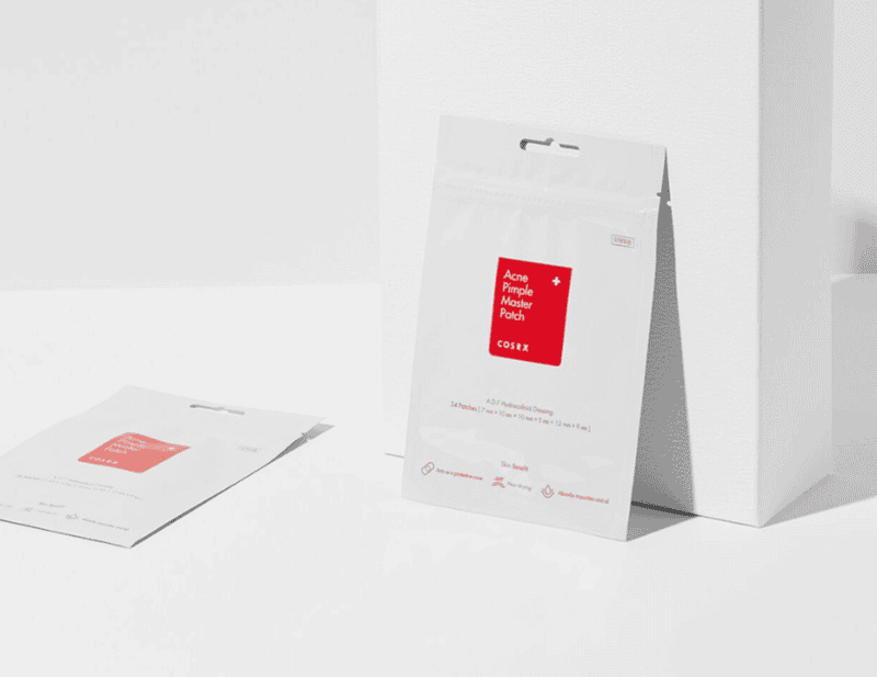 Acne Pimple Master Patch được xem là giải pháp chăm sóc mụn tiện lợi, hoạt động như một lớp che chắn mỏng nhẹ