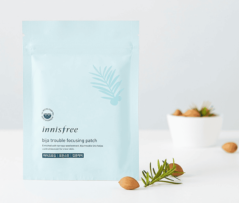 Đến từ thương hiệu Innisfree, miếng dán mụn Bija Trouble Focusing Patch được phát triển nhằm góp phần chăm sóc những nốt mụn sưng viêm một cách chuyên biệt