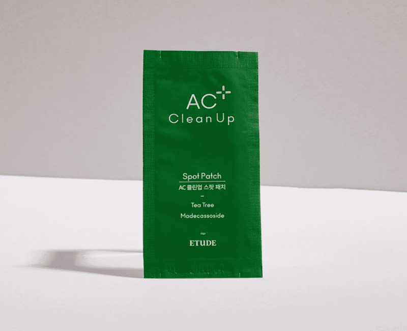 Với dòng AC Clean Up Spot Patch, hãng tập trung vào việc hỗ trợ những ai đang gặp tình trạng mụn sưng đỏ bằng một sản phẩm nhỏ gọn, tiện lợi