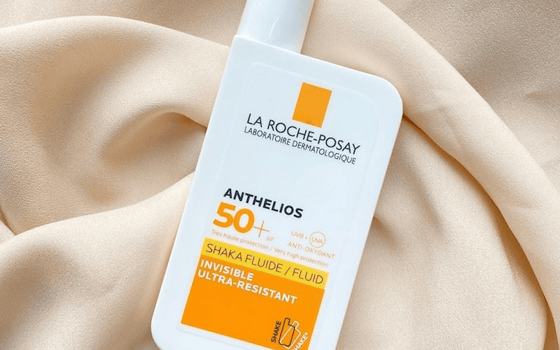 Anthelios Shaka Fluid SPF 50+ PA+++ là kem chống nắng hóa học phổ rộng cho mùa hè