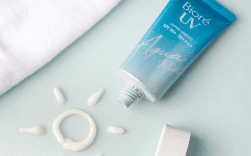 UV Aqua Rich Watery Essence SPF50+ PA++++ là gel chống nắng dạng nước cho mùa hè