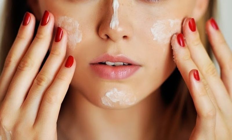 Mỹ phẩm Gây nhiễm trùng – Da tổn thương