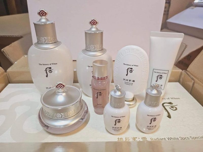 Bộ sản phẩm dưỡng trắng của Whoo được xây dựng dựa trên các phương thuốc bí truyền hoàng cung, sử dụng thảo dược Đông y để nuôi dưỡng khí huyết