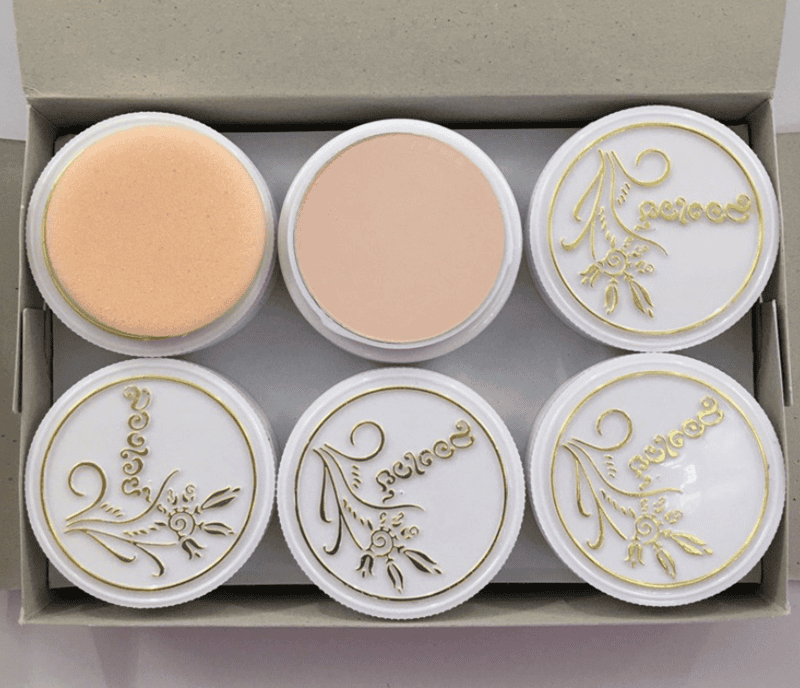 Phấn Bông Lúa có xuất xứ từ Thái Lan và Trung Quốc, từng là món mỹ phẩm được phụ nữ Việt Nam săn đón trong những năm 70 - 80