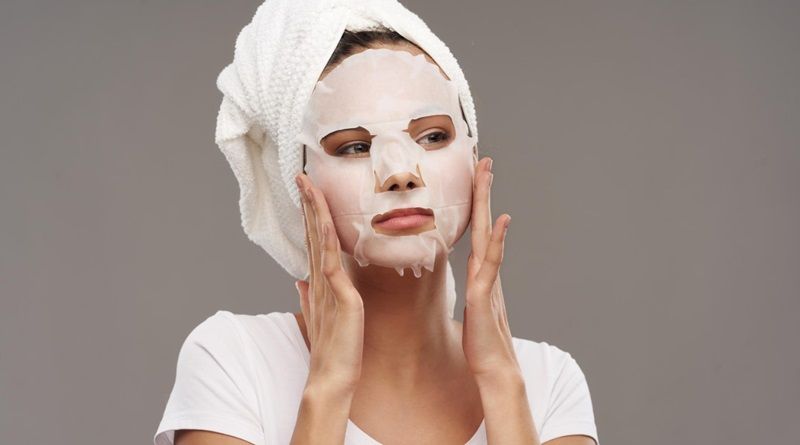 Bạn nên ưu tiên lựa chọn các loại mặt nạ có kết cấu mỏng nhẹ và thành phần tập trung vào việc làm dịu, phục hồi da
