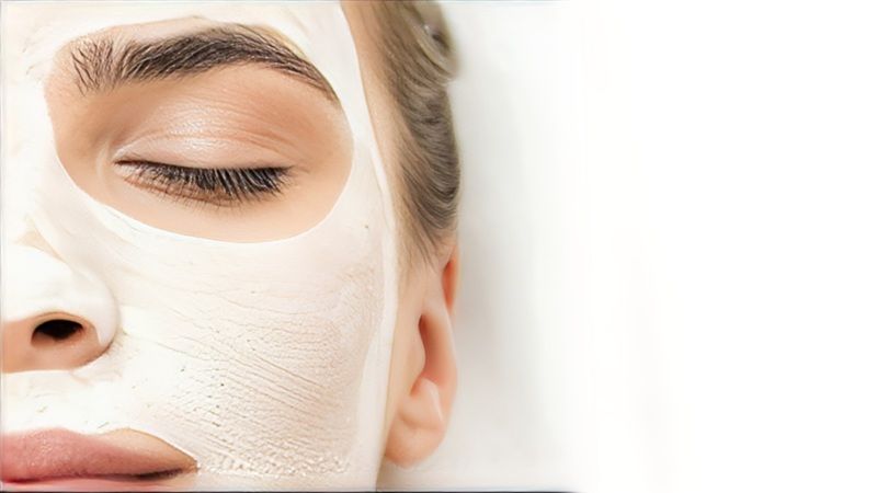 Khi bạn để mặt nạ khô cứng hoàn toàn trên da hoặc đắp quá thời gian khuyến nghị, đất sét sẽ bắt đầu hút ẩm ngược từ da, làm mất đi độ ẩm tự nhiên