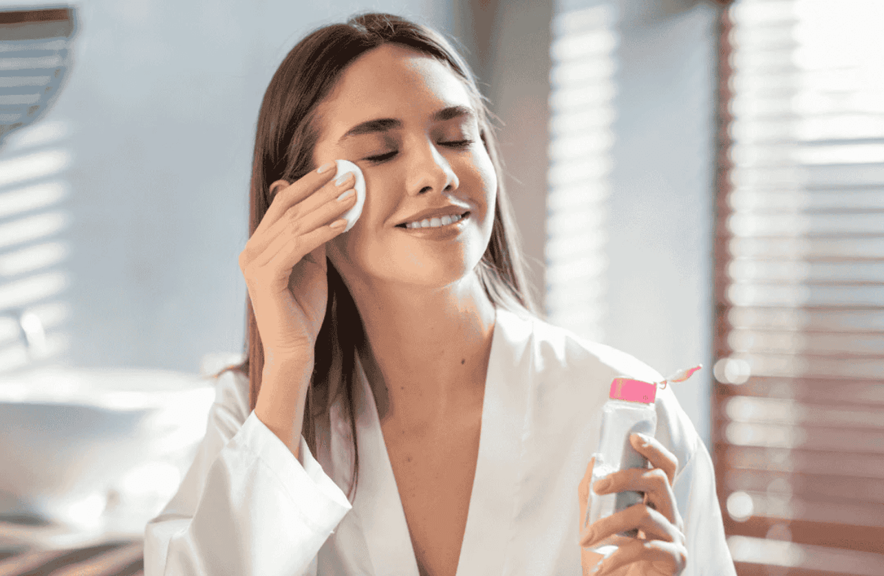 nên dùng dầu tẩy trang hay nước tẩy trang hình 1.png