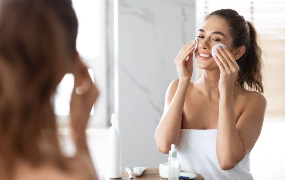 nên dùng dầu tẩy trang hay nước tẩy trang hình 5.jpg