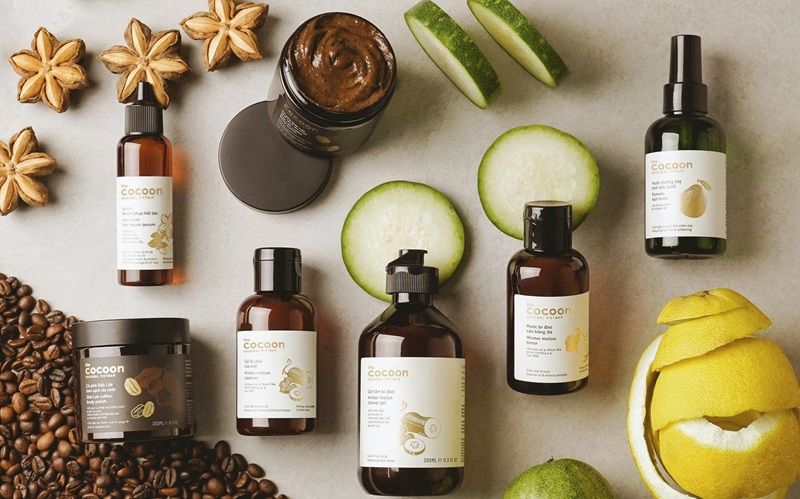 Cocoon là thương hiệu mỹ phẩm thuần chay của Việt Nam, nổi bật với triết lý phát triển bền vững khi sử dụng nguyên liệu thiên nhiên trong nước và nói không với thử nghiệm trên động vật