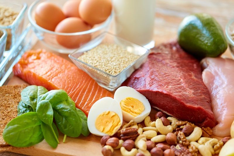 Khi bạn ưu tiên protein lành mạnh trong chế độ ăn uống, cơ thể sẽ nhận được những dưỡng chất thiết yếu để tái tạo da