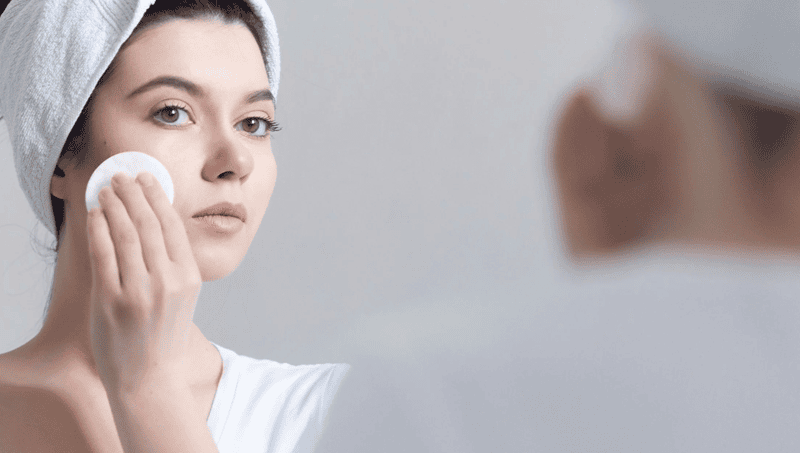 Hãy chọn sản phẩm nước cân bằng chứa các thành phần dưỡng ẩm mạnh