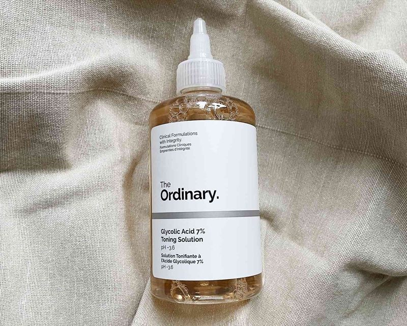 The Ordinary Glycolic Acid 7% Toning Solution là sản phẩm nước hoa hồng được thiết kế đặc biệt cho da dầu mụn