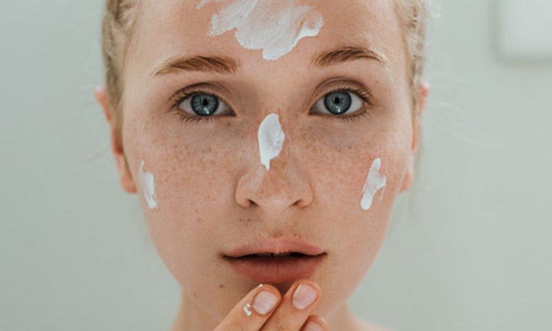 Luôn thử sản phẩm trước khi dùng trên toàn mặt