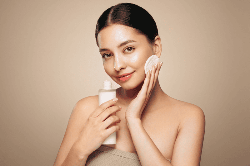 Khi sử dụng mỹ phẩm, phụ nữ cần cân nhắc cả những lợi ích và hạn chế để lựa chọn sản phẩm phù hợp với làn da và nhu cầu cá nhân