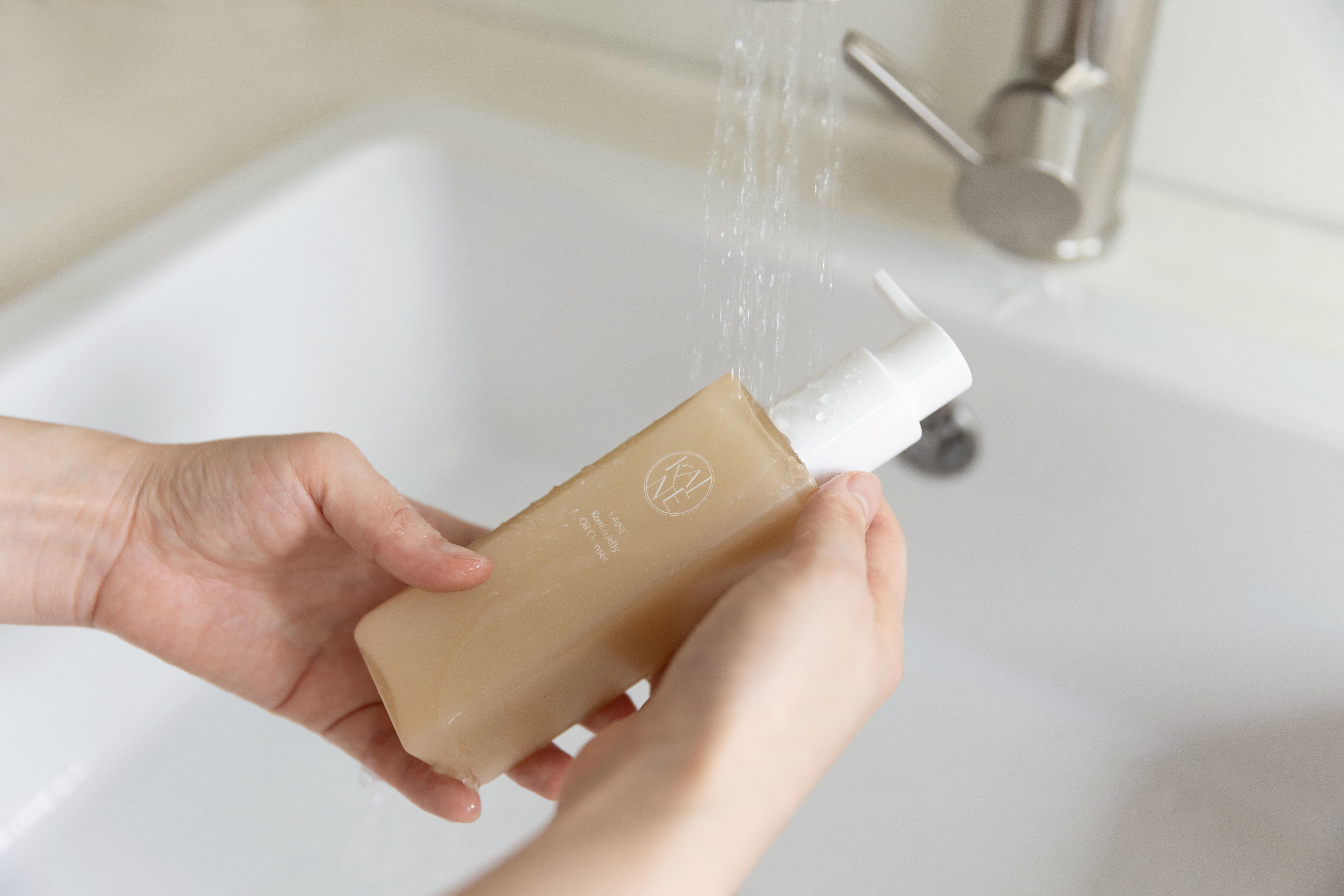 review dầu tẩy trang kaine hình 1.jpg