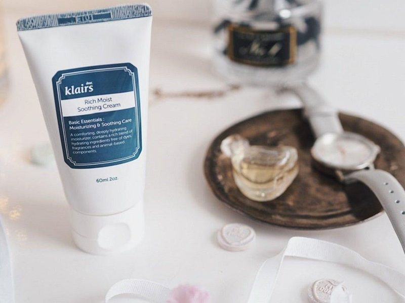 Klairs Rich Moist Soothing Cream cũng là lựa chọn đáng cân nhắc cho da dầu thiếu nước