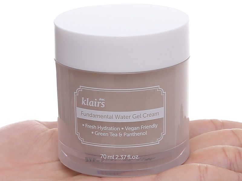 Klairs Fundamental Water Gel Cream nổi bật nhờ khả năng thấm nhanh, cảm giác thoáng mặt sau khi dùng