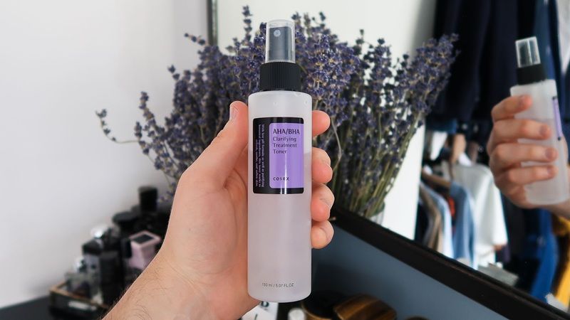 Toner COSRX đã chứa AHA tự nhiên, bạn nên hạn chế dùng thêm các sản phẩm AHA mạnh khác trong cùng một routine