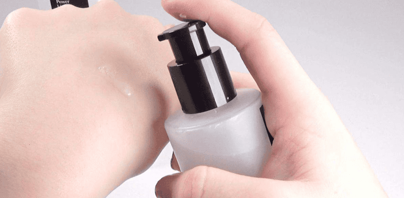 COSRX BHA Blackhead Power Liquid có dạng nước lỏng trong suốt, khá nhẹ, cho phép sản phẩm thẩm thấu nhanh chóng vào da 