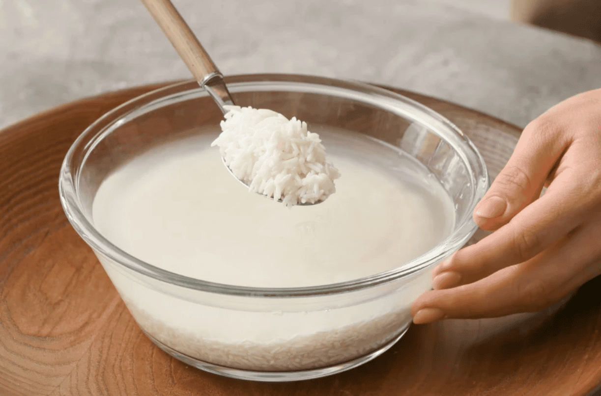 rửa mặt bằng nước vo gạo có ăn nắng không hình 1.png