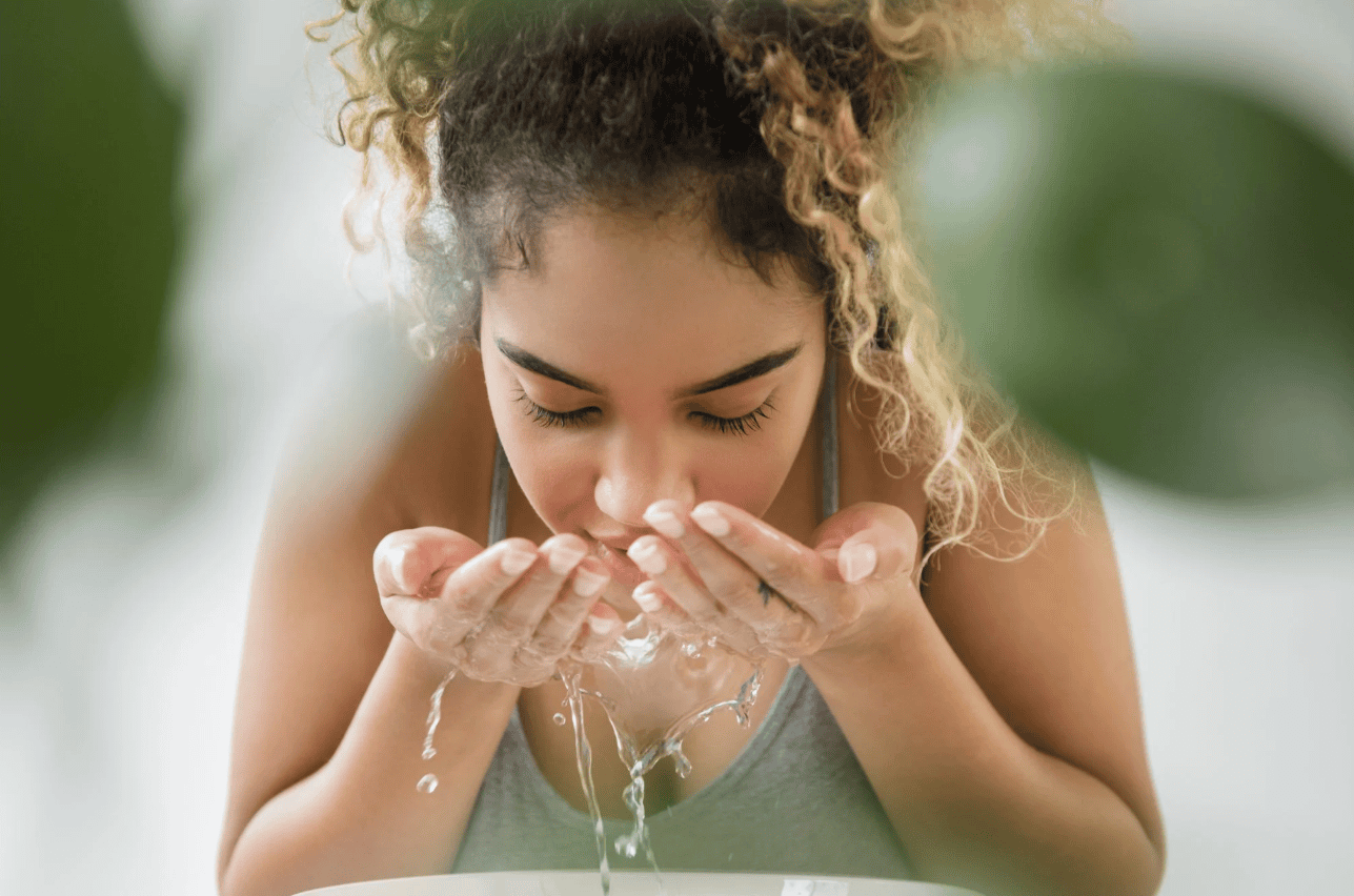 rửa mặt trước hay tẩy trang trước hình 1.png