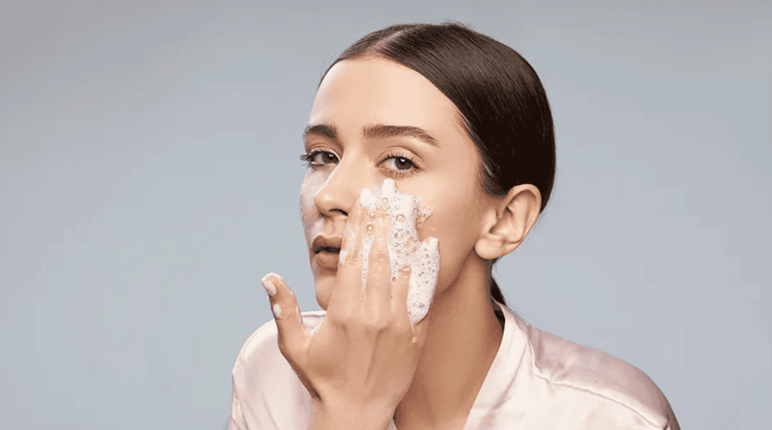 rửa mặt trước hay tẩy trang trước hình 2.png