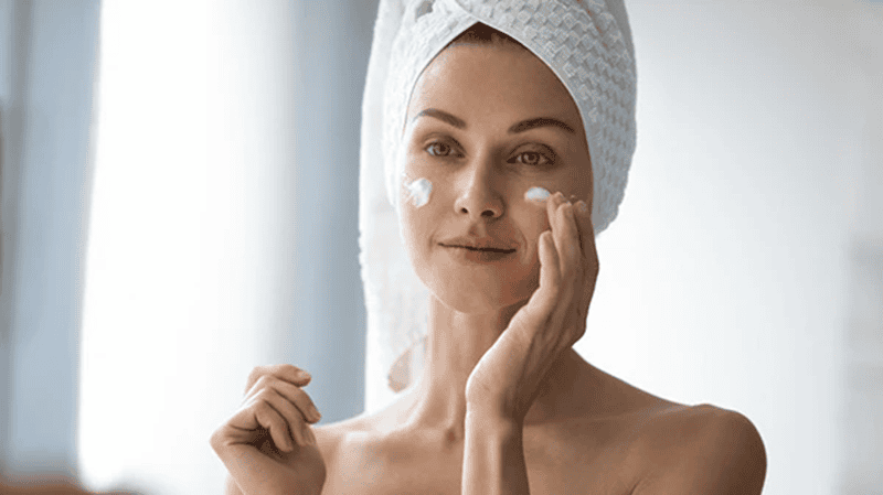 Khi nào cần thoa lại kem chống nắng?