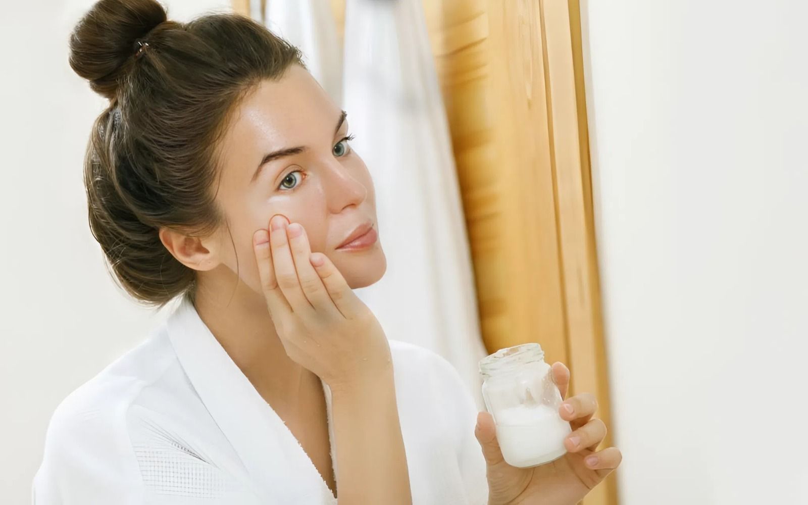 Hướng dẫn cách se khít lỗ chân lông bằng dầu dừa đơn giản nhưng cực kỳ hiệu