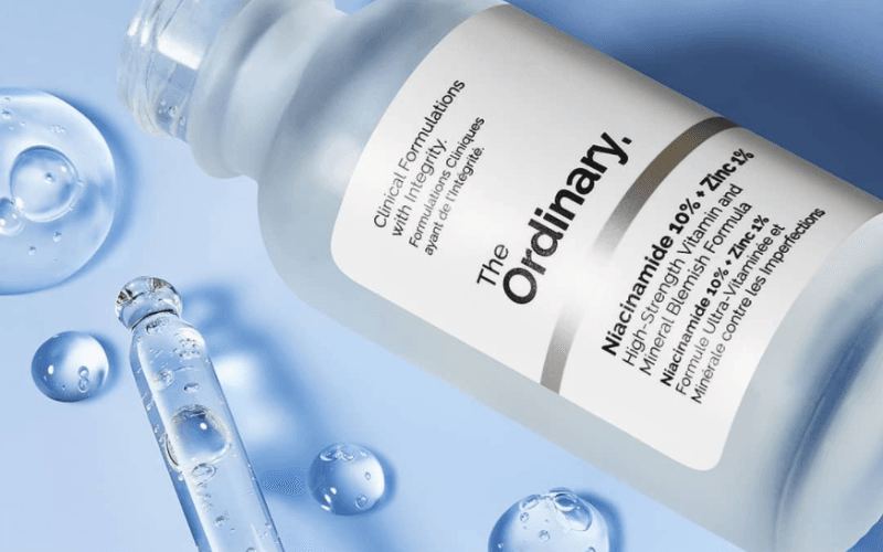The Ordinary Niacinamide 10% + Zinc 1% kiểm soát bã nhờn, mà còn hỗ trợ cấp nước nhẹ nhàng, góp phần củng cố hàng rào bảo vệ da