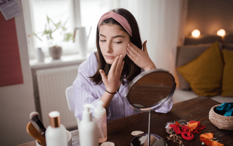 Lựa chọn serum phù hợp không chỉ giúp cải thiện tình trạng da mà còn hạn chế tối đa những tổn thương về sau