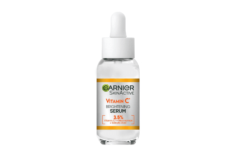 Serum Garnier Vitamin C Super Glow vừa giúp làm sáng da, vừa hỗ trợ mờ thâm sau mụn mà vẫn dịu nhẹ cho làn da tuổi dậy thì
